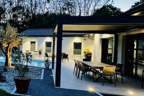 Carrelage d'une terrasse et d'un tour de piscine