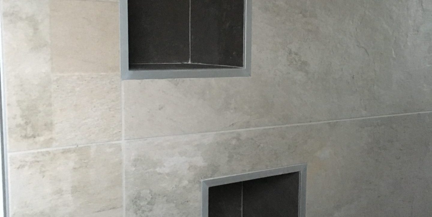 Niches de rangements carrelées