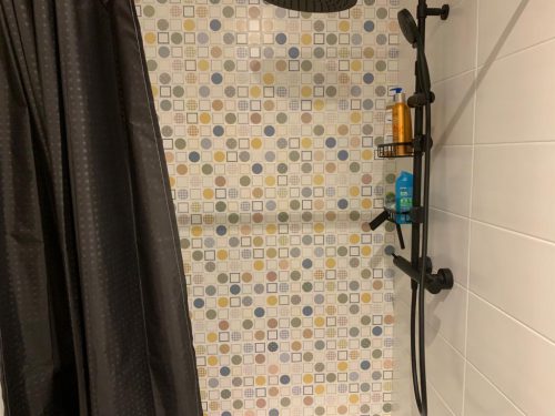 Carrelage colorée dans la douche