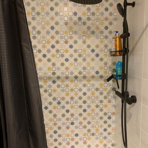 Carrelage colorée dans la douche