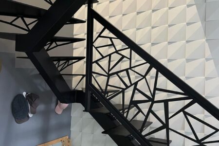 Mur effet 3D dans une montée d'escalier