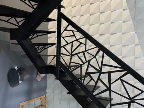 Mur effet 3D dans une montée d'escalier
