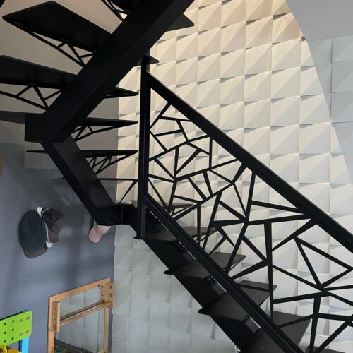Mur effet 3D dans une montée d'escalier