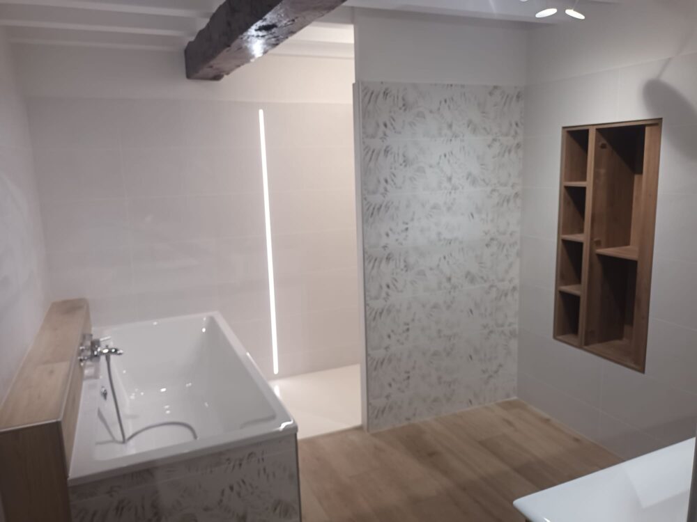 salle de bain bandeau lumineux